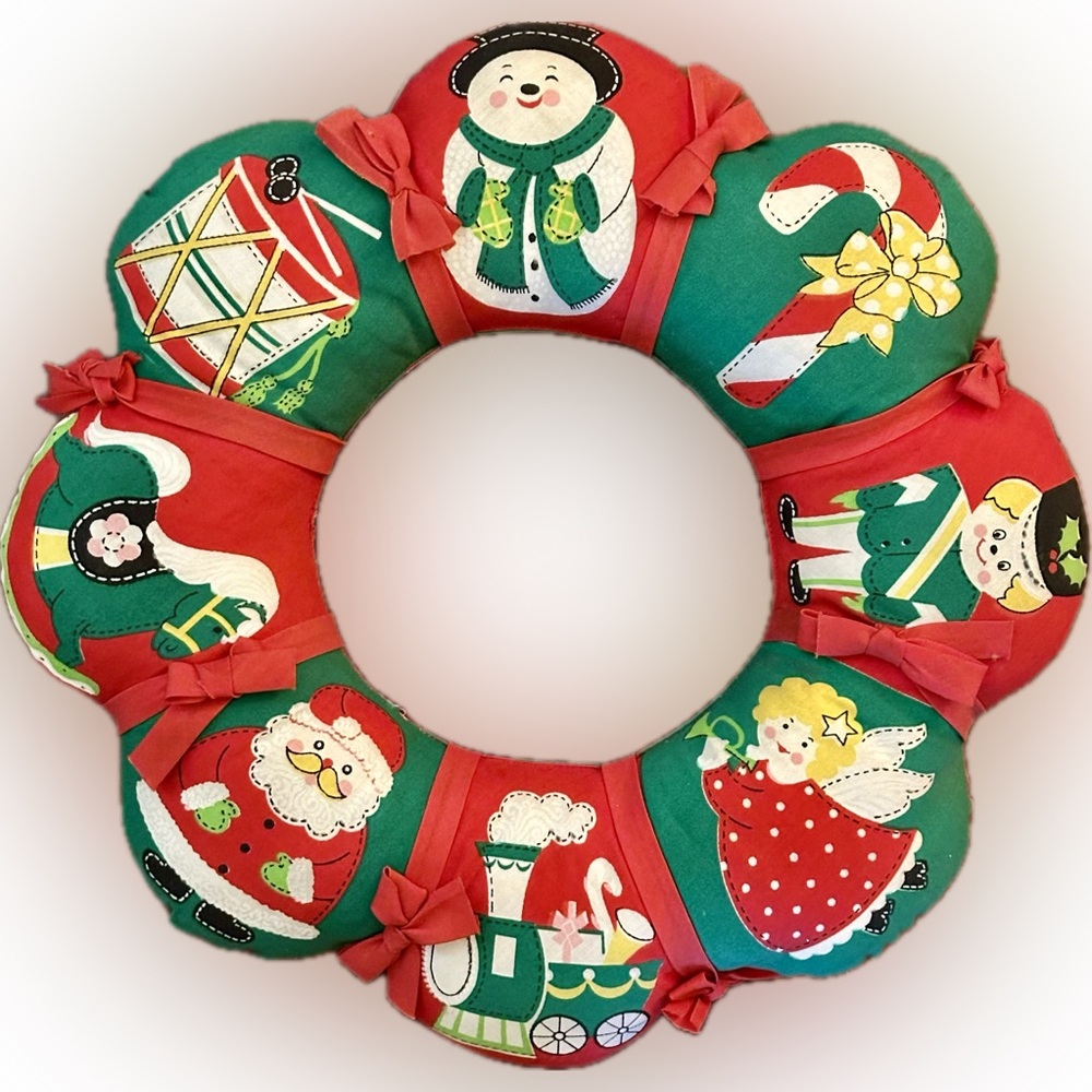 Handmade Vintage 1970’s Fabric Stuffed Holiday Christmas Wreath Folk Art CLEAN!